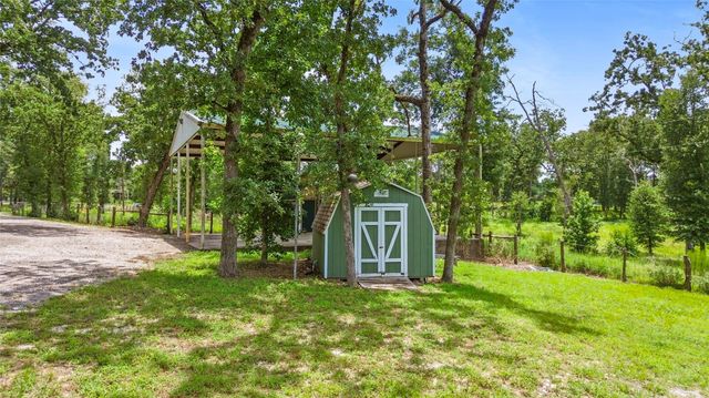 24 Oak Creek Drive, Huntsville, TX 77340