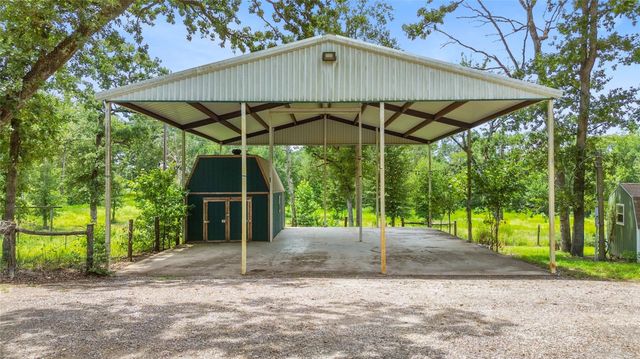 24 Oak Creek Drive, Huntsville, TX 77340