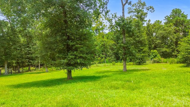 24 Oak Creek Drive, Huntsville, TX 77340
