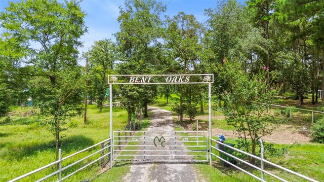 24 Oak Creek Drive, Huntsville, TX 77340