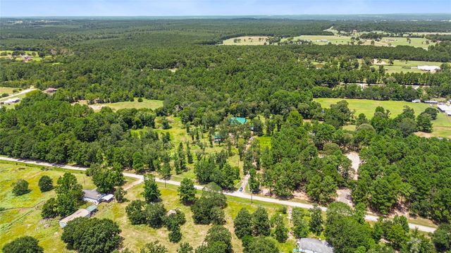 24 Oak Creek Drive, Huntsville, TX 77340