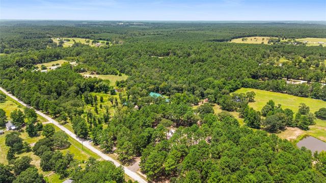 24 Oak Creek Drive, Huntsville, TX 77340