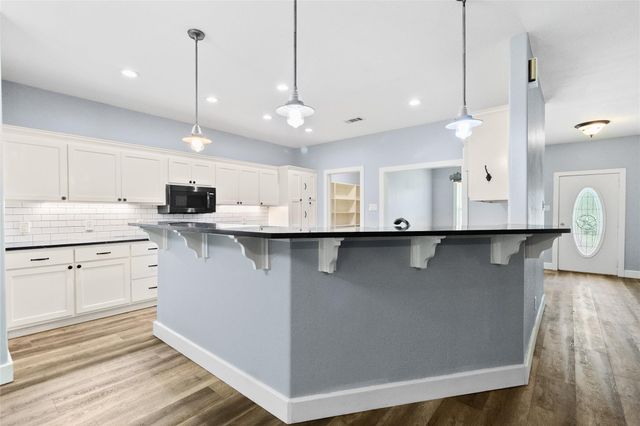 24 Oak Creek Drive, Huntsville, TX 77340