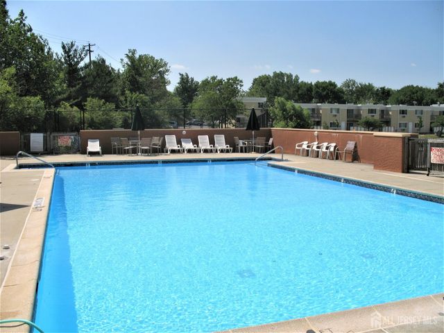 10 Lake Avenue 5A, East Brunswick, NJ 08816