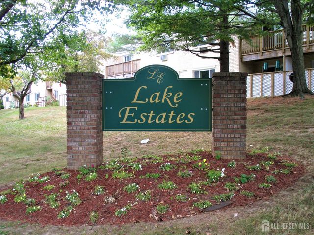 10 Lake Avenue 5A, East Brunswick, NJ 08816