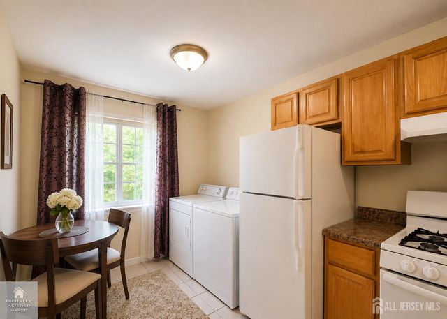 10 Lake Avenue 5A, East Brunswick, NJ 08816