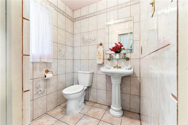 15352 Downey, Paramount, CA 90723