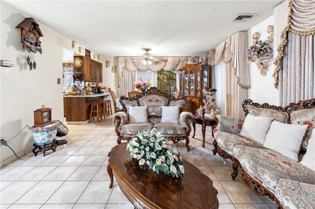 15352 Downey, Paramount, CA 90723