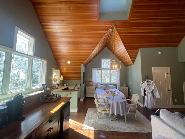56 Kings Pine Road, Wolfeboro, NH 03894