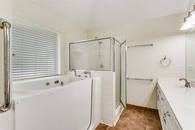 531 Beasley Drive, Lewisville, TX 75057