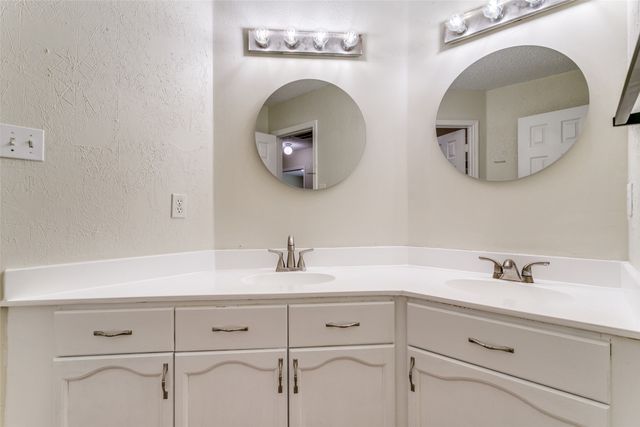 531 Beasley Drive, Lewisville, TX 75057