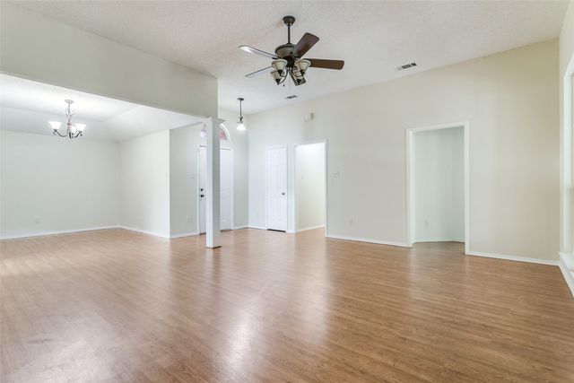 531 Beasley Drive, Lewisville, TX 75057