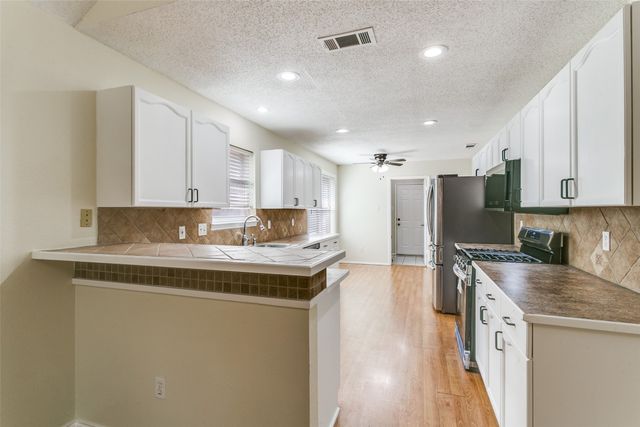 531 Beasley Drive, Lewisville, TX 75057