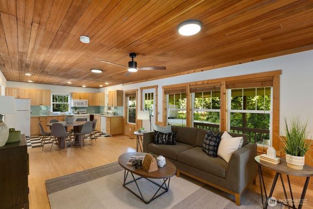 33917 SE 43rd Street, Fall City, WA 98024