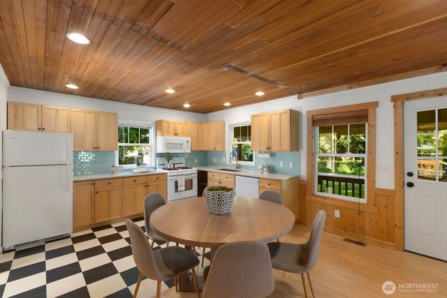 33917 SE 43rd Street, Fall City, WA 98024