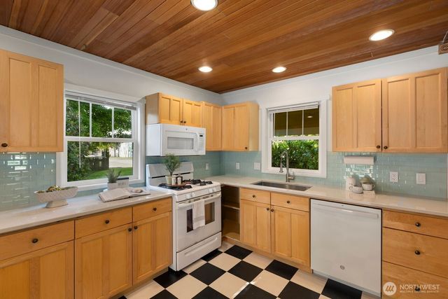 33917 SE 43rd Street, Fall City, WA 98024