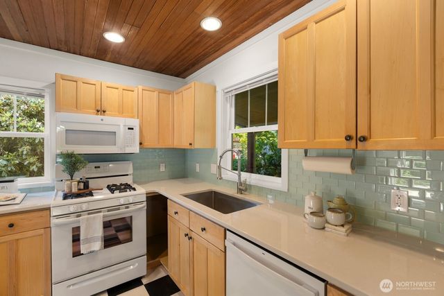 33917 SE 43rd Street, Fall City, WA 98024