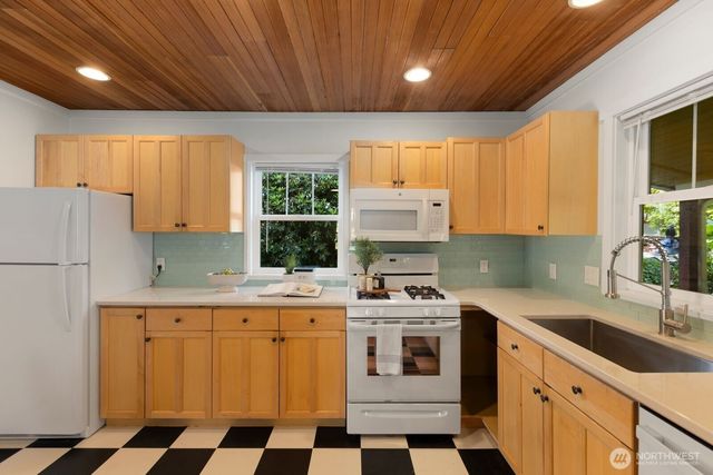 33917 SE 43rd Street, Fall City, WA 98024