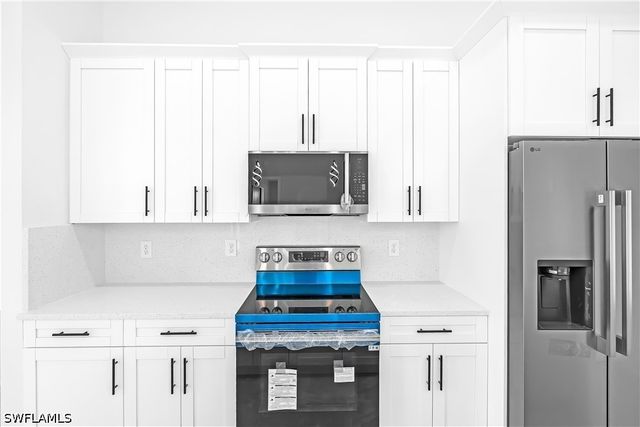 716 Connecticut LN, Lehigh Acres, FL 33936