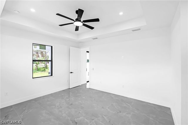 716 Connecticut LN, Lehigh Acres, FL 33936