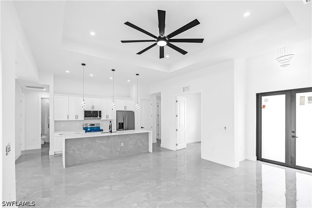 716 Connecticut LN, Lehigh Acres, FL 33936
