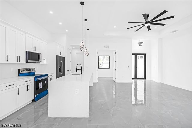 716 Connecticut LN, Lehigh Acres, FL 33936