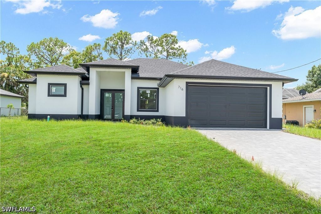 716 Connecticut LN, Lehigh Acres, FL 33936