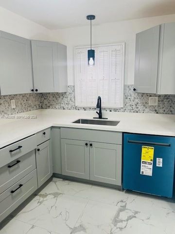 5860 NW 44th St 105, Lauderhill, FL 33319