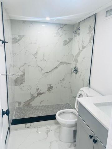 5860 NW 44th St 105, Lauderhill, FL 33319