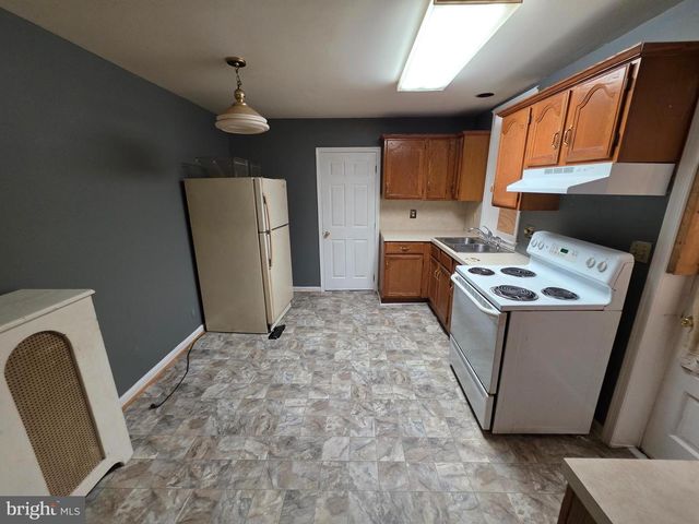 28 S LOCUST ST, Hagerstown, MD 21740