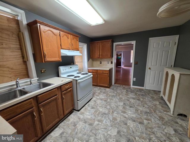 28 S LOCUST ST, Hagerstown, MD 21740