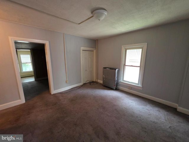 28 S LOCUST ST, Hagerstown, MD 21740