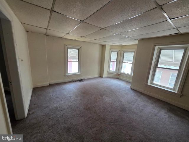 28 S LOCUST ST, Hagerstown, MD 21740