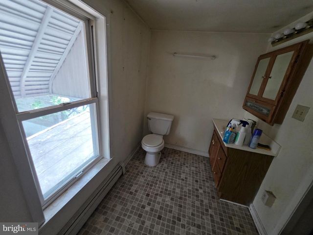 28 S LOCUST ST, Hagerstown, MD 21740