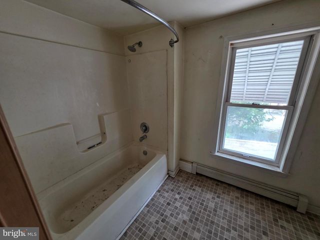 28 S LOCUST ST, Hagerstown, MD 21740