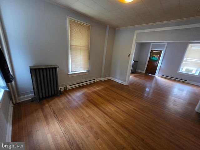 28 S LOCUST ST, Hagerstown, MD 21740