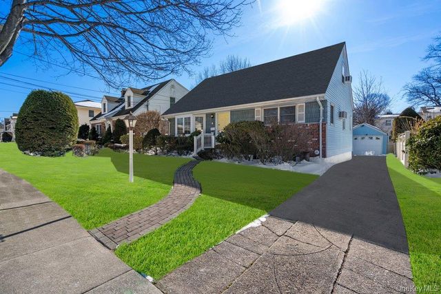 91 Drake Street, Malverne, NY 11565