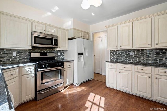 91 Drake Street, Malverne, NY 11565