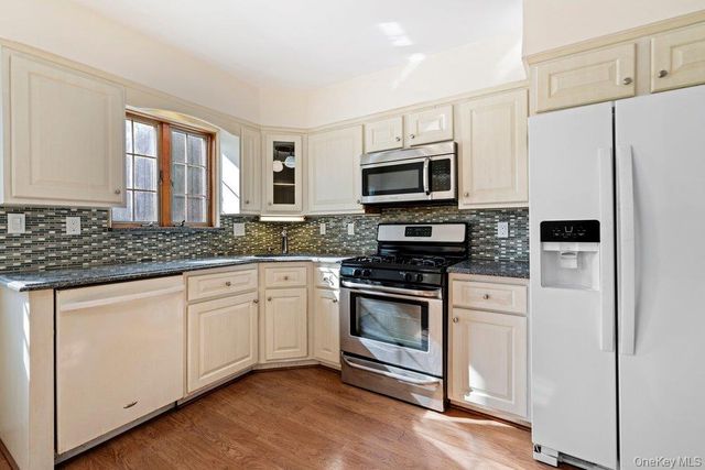 91 Drake Street, Malverne, NY 11565