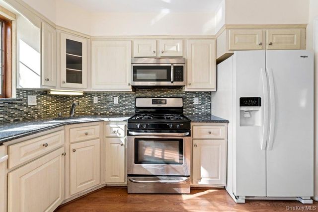 91 Drake Street, Malverne, NY 11565