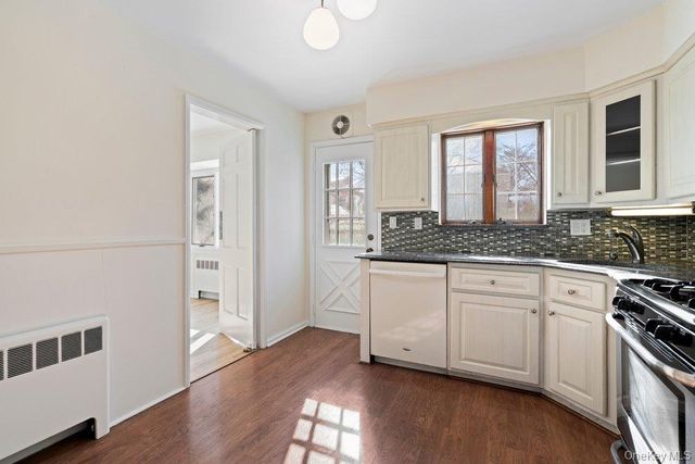 91 Drake Street, Malverne, NY 11565