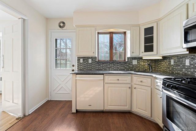 91 Drake Street, Malverne, NY 11565