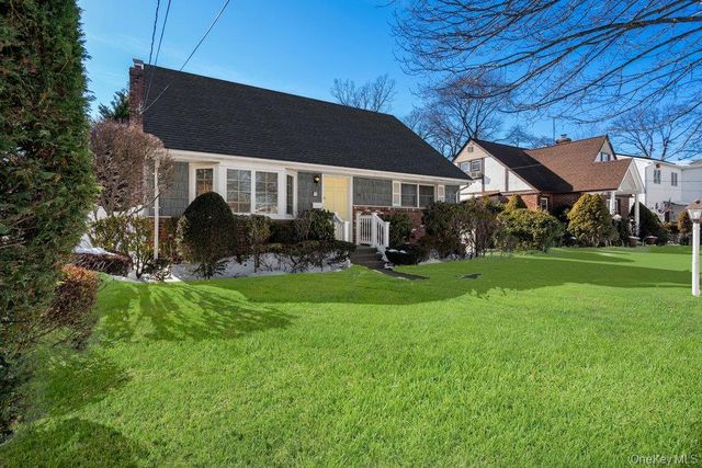 91 Drake Street, Malverne, NY 11565