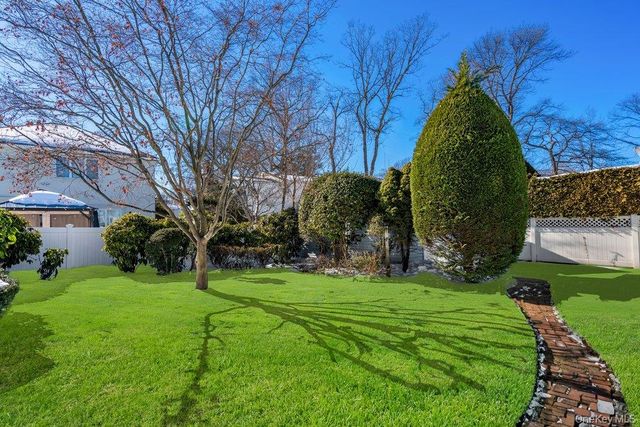 91 Drake Street, Malverne, NY 11565