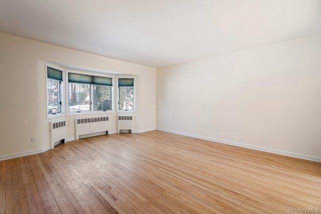 91 Drake Street, Malverne, NY 11565