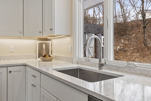 4 Richard Rd, Hudson, MA 01749