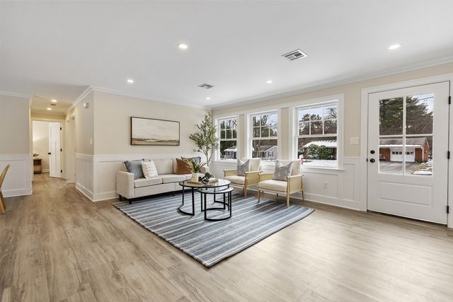 4 Richard Rd, Hudson, MA 01749