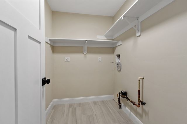 4 Richard Rd, Hudson, MA 01749