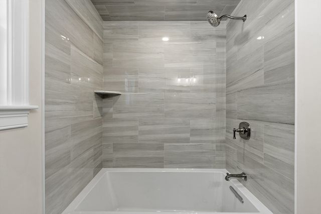 4 Richard Rd, Hudson, MA 01749