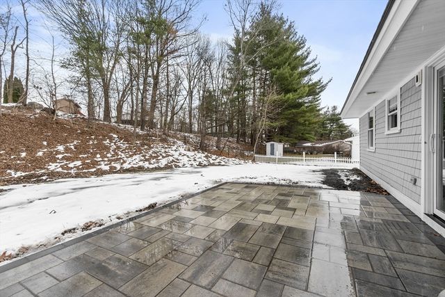 4 Richard Rd, Hudson, MA 01749